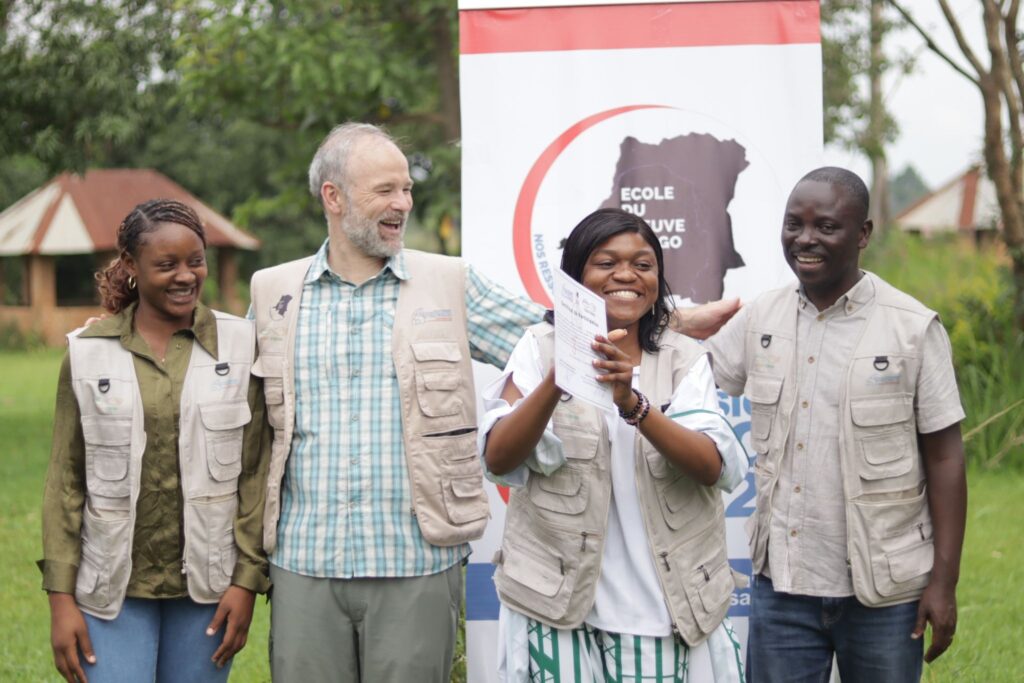 4 people celebrating victory
