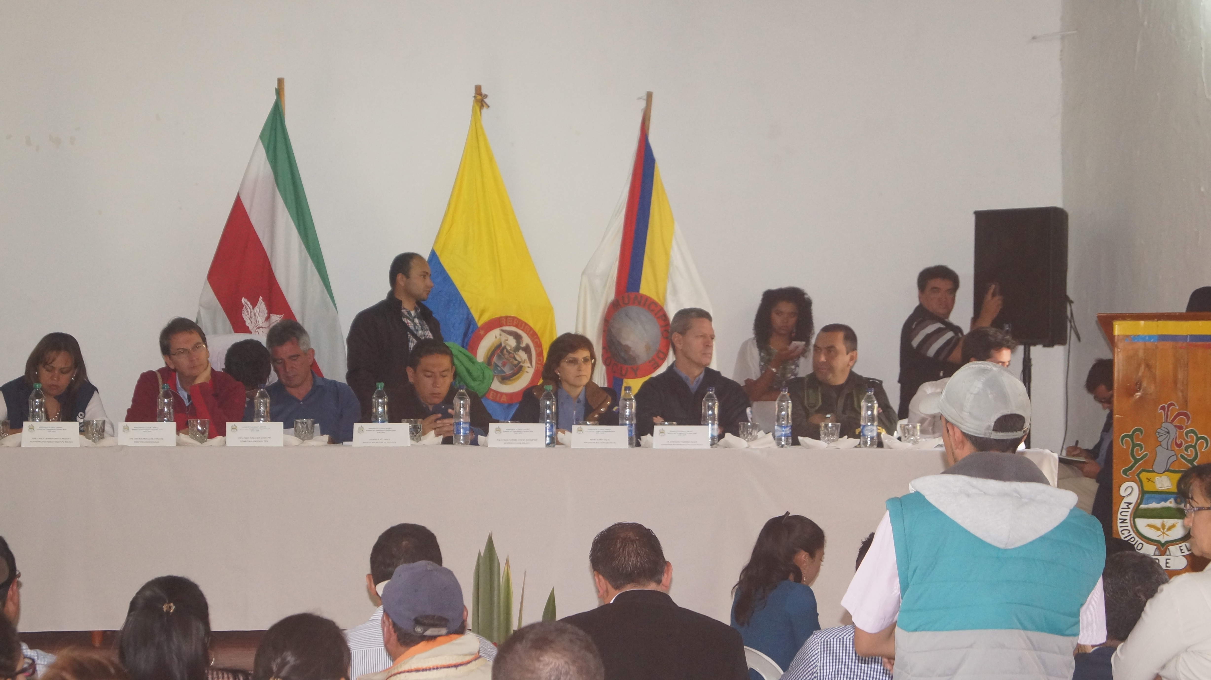 U'wa reunión con autoridades regionales y nacionales U'wa reunión con autoridades regionales y nacionales